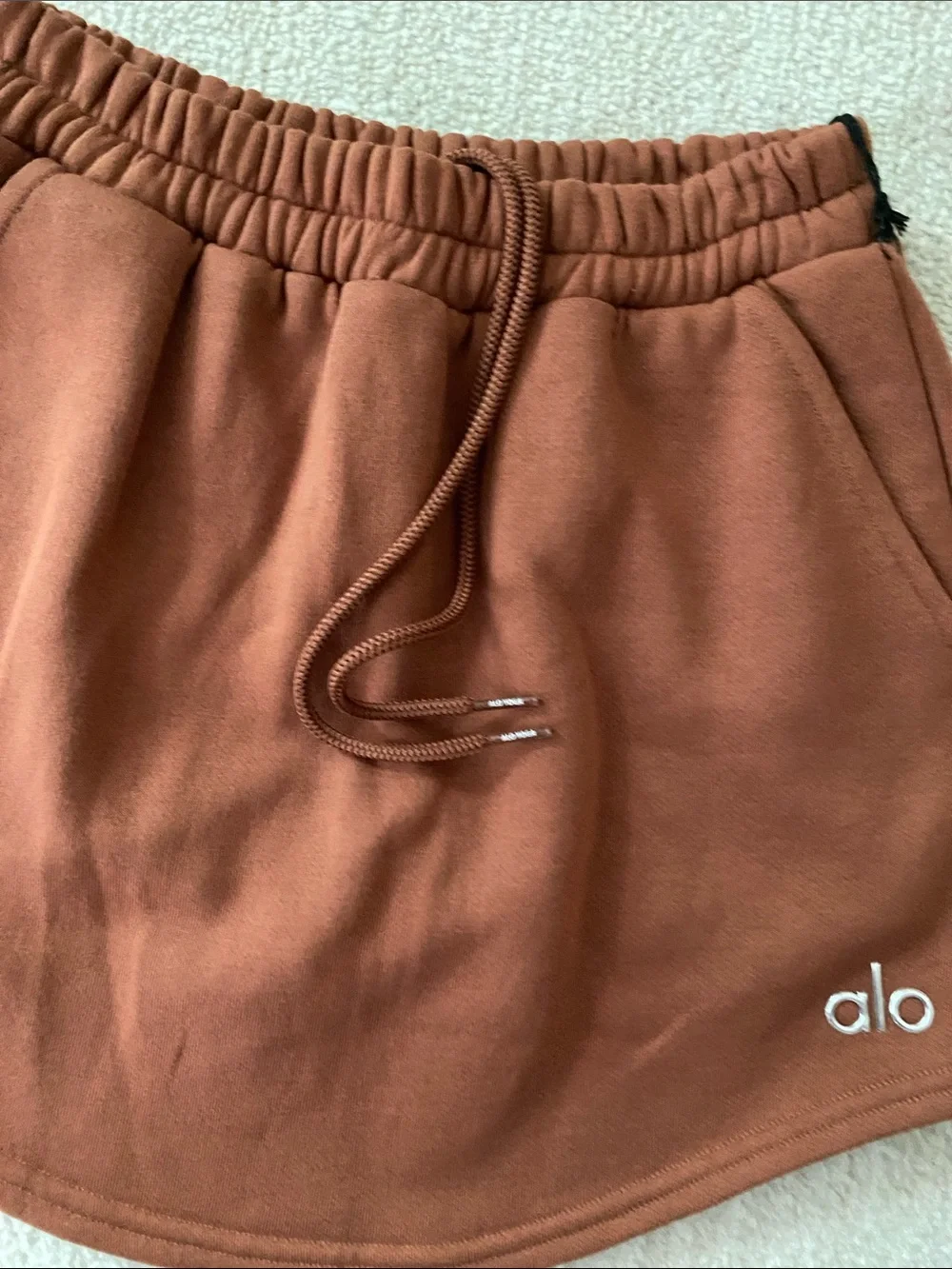 Alo Yoga High-Waist Accolade Sweatshirt Skirt in Rust